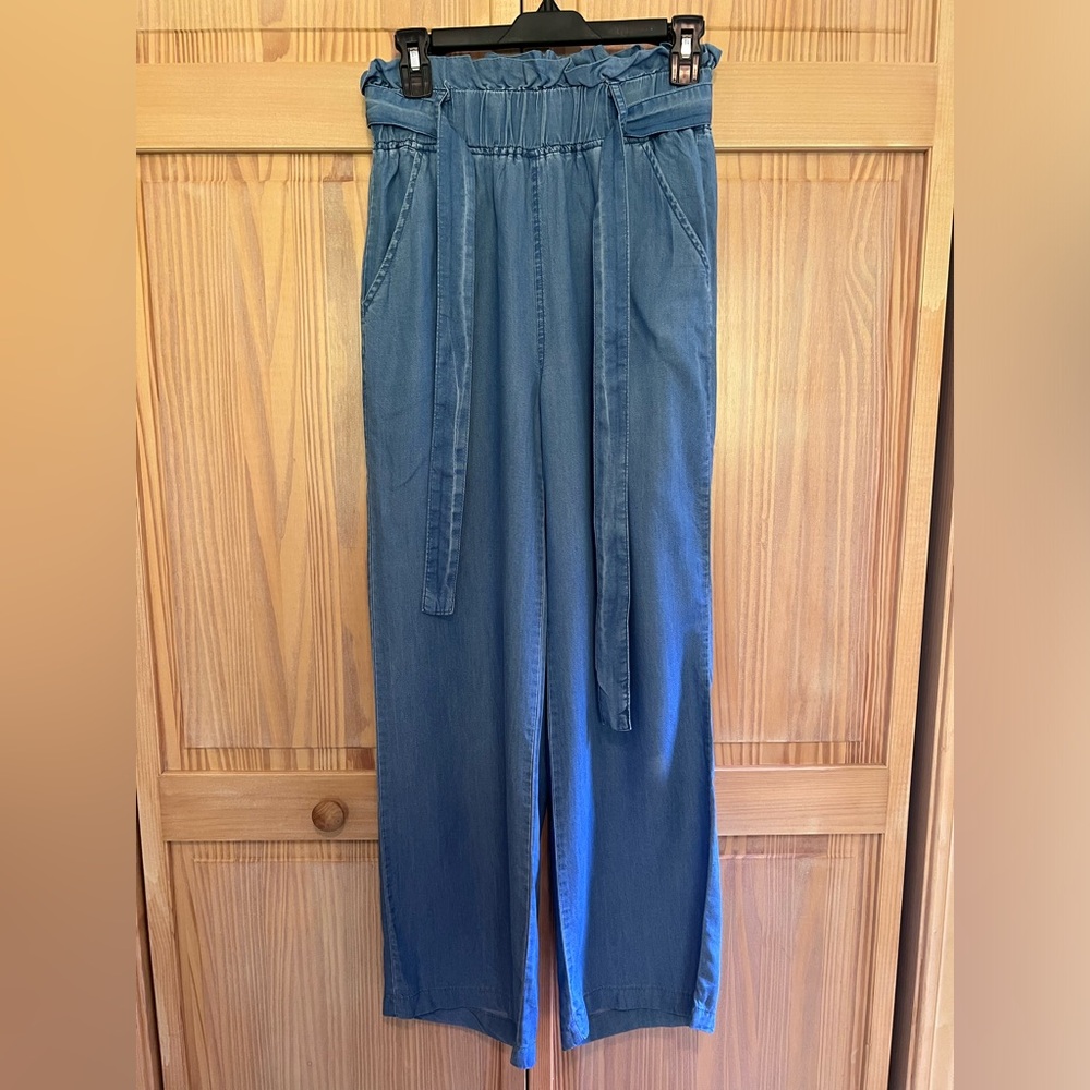 Thread & Supply lightweight paper bag style women’s pant size small